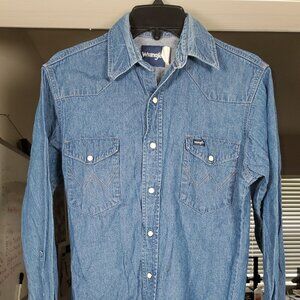 WRANGLER PEARL BUTTON UP JEAN SHIRT  MEDIUM
